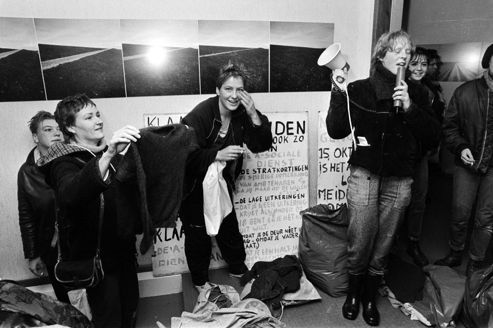 Veilingen, demonstraties, spandoeken, uitkeringen, Bestanddeelnr 932-3649