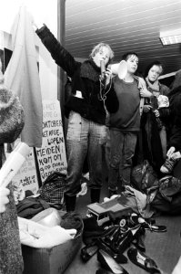 Veilingen, demonstraties, spandoeken, uitkeringen, Bestanddeelnr 932-3650