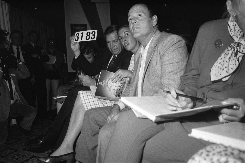 Veiling Nanking Cargo in Hilton Hotel in Amsterdam kapitein M. Hatcher (r) van , Bestanddeelnr 933-6396