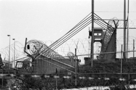 Veiligheidsmaatregelen bij kerncentral Dodewaard, tiental kilometes prikkeldraad, Bestanddeelnr 931-0774