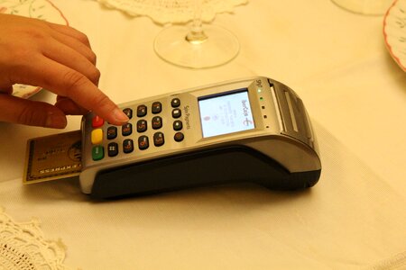 Chip card pin table