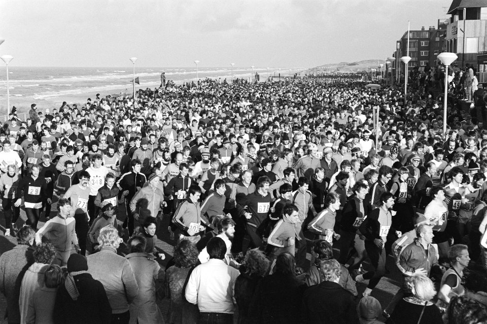 Vanmiddag is in Egmond aan Zee de Le Champion, eenr duin en strandloop gelopen, Bestanddeelnr 931-2369