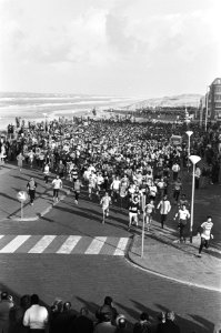 Vanmiddag is in Egmond aan Zee de Le Champion, een gr duin en strandloop gelop, Bestanddeelnr 931-2370