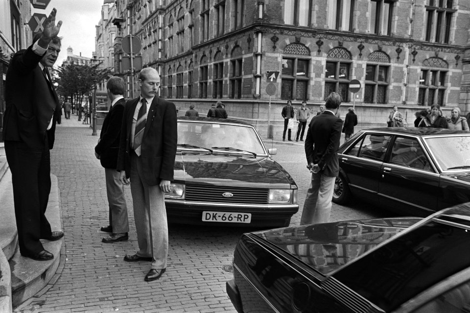 Veiligheidsagenten bij het vertrek van minister Ljubicic, Bestanddeelnr 931-7705