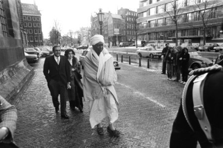 Vanmorgen begon in het Koninklijk Paleis op de Dam in Amsterdam de nieuwjaarsrec, Bestanddeelnr 931-2441