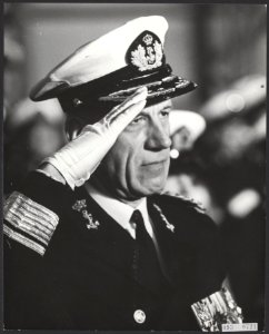 Vanmorgen heeft vice-admiraal jhr. W.C.M. de Jonge van Ellemeet zijn functie van, Bestanddeelnr 093-0721