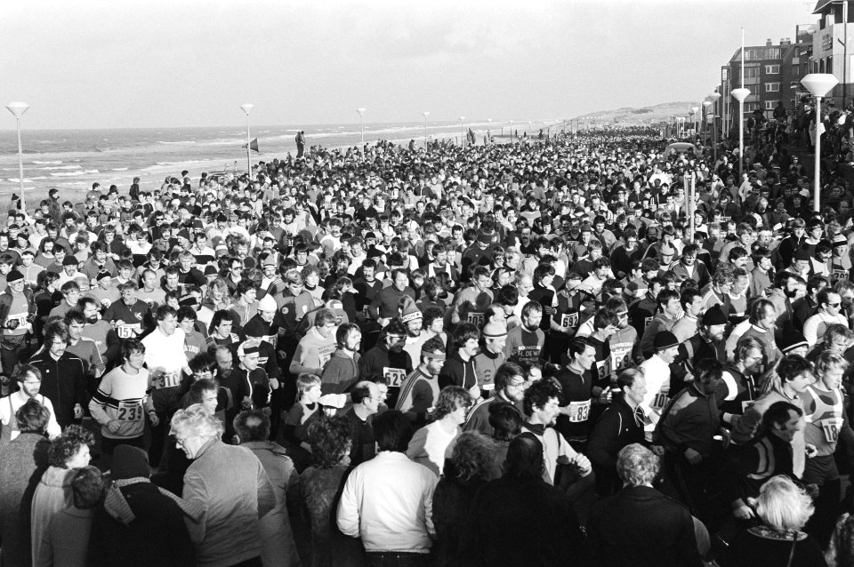 Vanmiddag is in Egmond aan Zee de Le Champion, een gr duin en strandloop gelop, Bestanddeelnr 931-2373