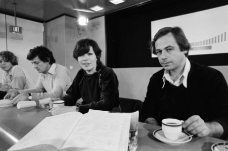 Vanmiddag is vanaf Schiphol delegatie van 2 personen vertrokken om John Lennon c, Bestanddeelnr 931-2255