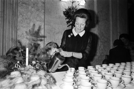 Vanmiddag vierde in Paleis op de Dam de Koninklijke familie kerstfeest, tezamen , Bestanddeelnr 931-2245