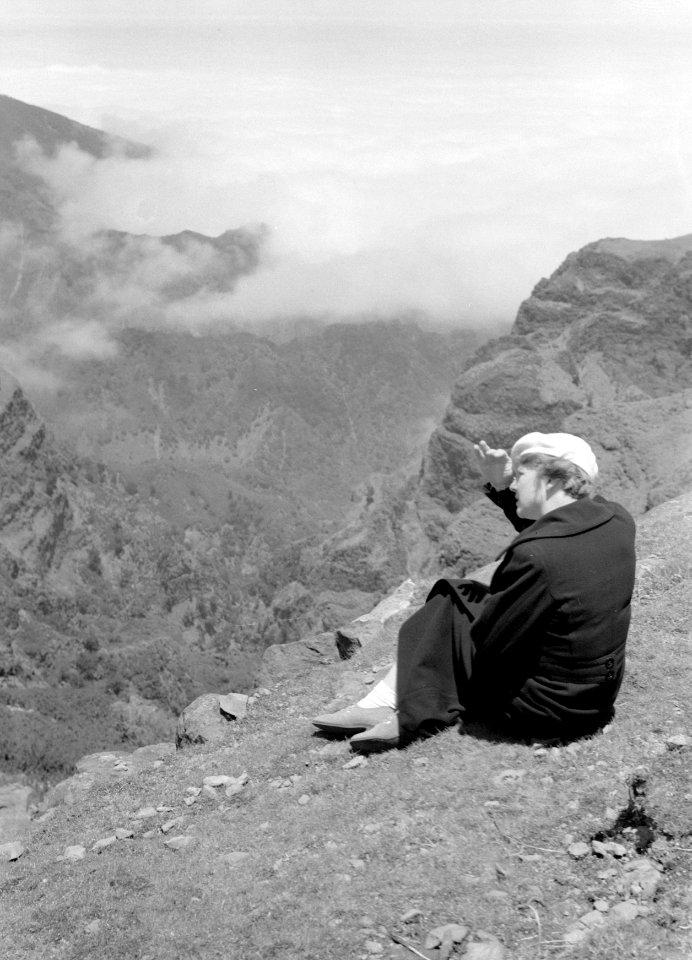 Van de Polls vrouw Nell Langlais op een tocht in het binnenland van Madeira, Bestanddeelnr 190-0180