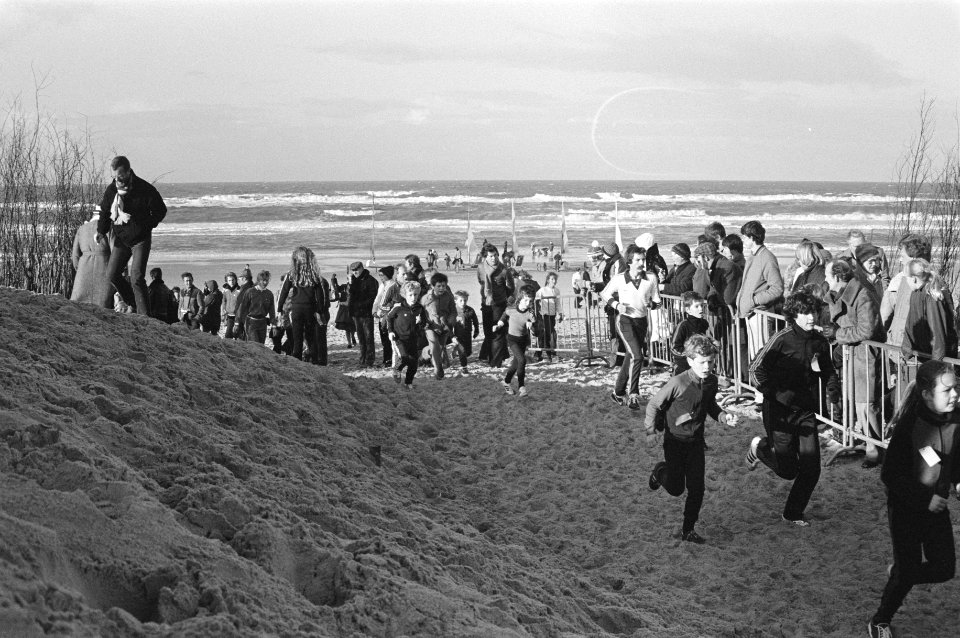 Vanmiddag is in Egmond aan Zee de Le Champion, een gr duin en strandloop gelop, Bestanddeelnr 931-2371