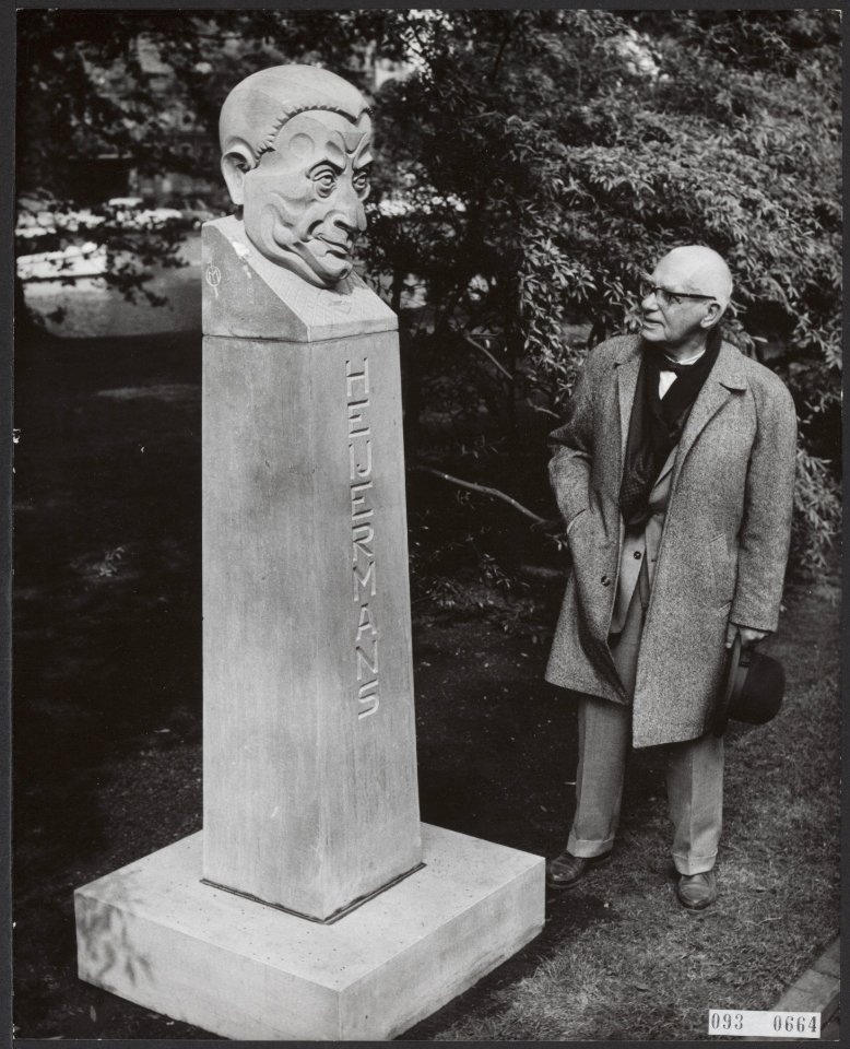 Vanmiddag is het monument, voorstellende de beeltenis van Herman Heijermans, wel, Bestanddeelnr 093-0664