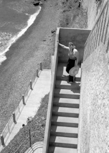 Van de Polls vrouw Nell Langlais op een trap op Madeira, Bestanddeelnr 190-0159 photo
