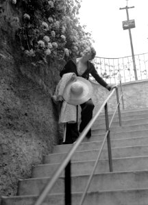 Van de Polls vrouw Nell Langlais op een trap op Madeira, Bestanddeelnr 190-0165 photo