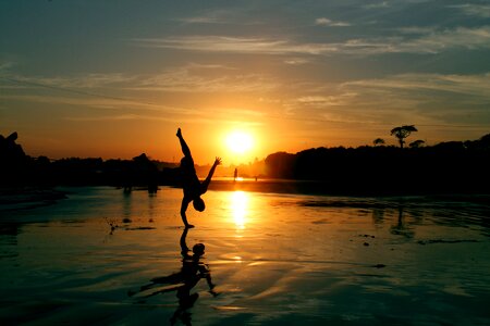 Shore break dance figure