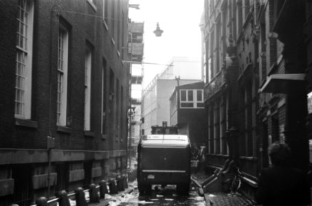 Vannacht heeft de politie de luchtbrug verwijderd tussen het Maagdenhuis en de U, Bestanddeelnr 922-4322