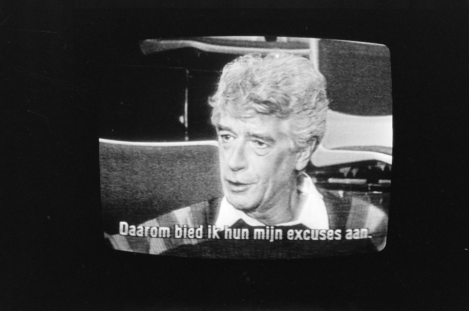 VARA zendt Iran-fragment Rudi Carrell niet uit Rudi Carrell betuigt spijt, Bestanddeelnr 933-9025