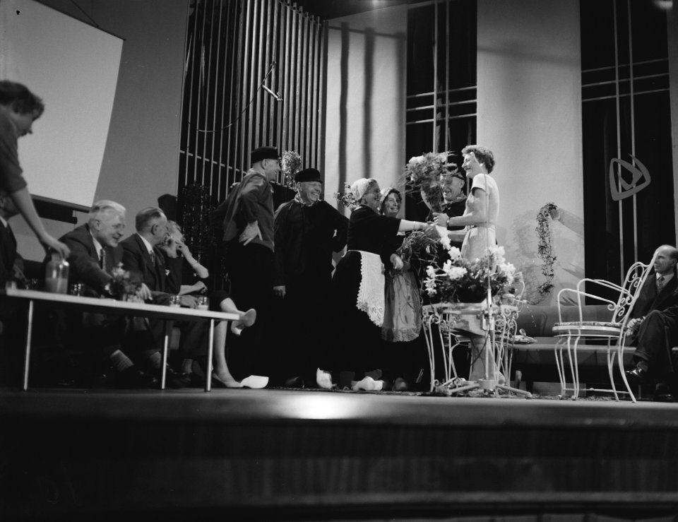 VARA televisie Anders dan Anderen met Fanny Blankers-Koen in de hoofdrol Groe, Bestanddeelnr 909-4971