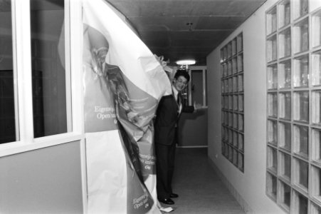 Van Thijn opent Amsterdams studiecentrum van de Open Universiteit Van Thijn op, Bestanddeelnr 933-2660