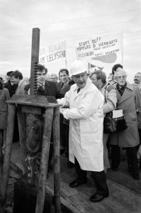 Vanmiddag heeft Minister Tuijnman in Flevopolder startsein gegeven voor aanvang , Bestanddeelnr 931-2261