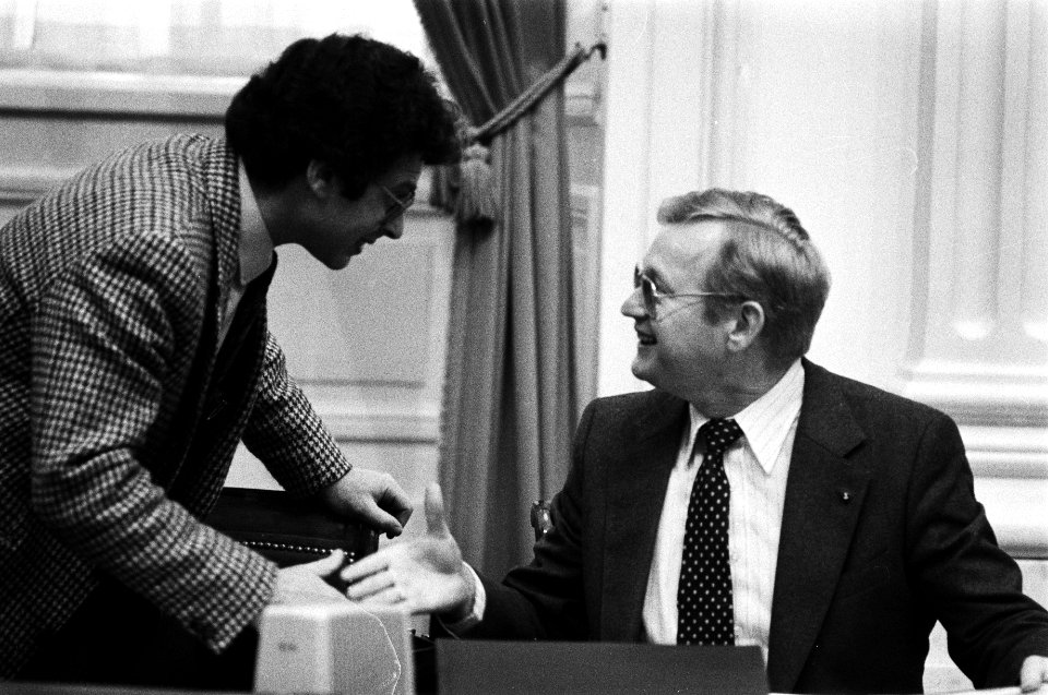 Van Thijn (links) en minister Andriessen, Bestanddeelnr 930-2615