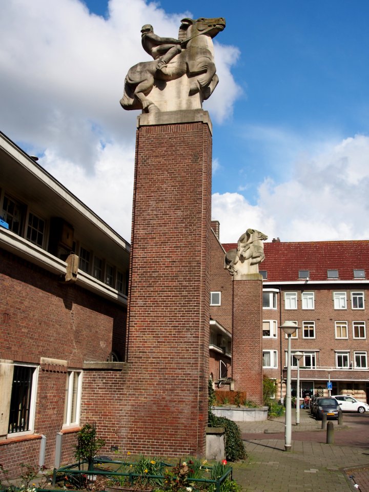 Van Tuyll van Serooskerkenplein pic3