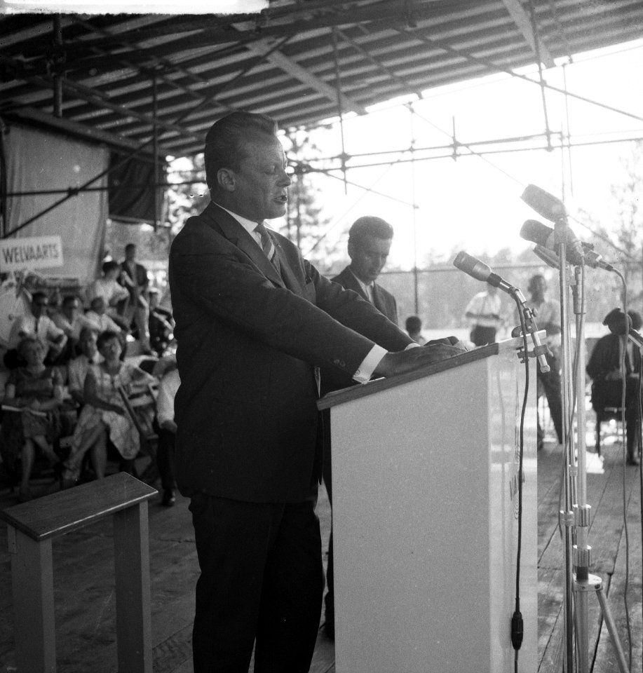 Vara-landdag in Berg en Bos . Willy Brandt , burgemeester van Berlijn, Bestanddeelnr 912-6438