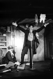 VARA-televisieshow St, Germain des Pres. van Dorus (Tom Manders), Tom Mander…, Bestanddeelnr 913-1623