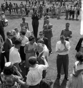 Vara-landdag in Berg en Bos . Josepine Baker tussen publiek, Bestanddeelnr 912-6458