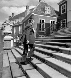 Van Agt bij aankomst, Bestanddeelnr 929-2036