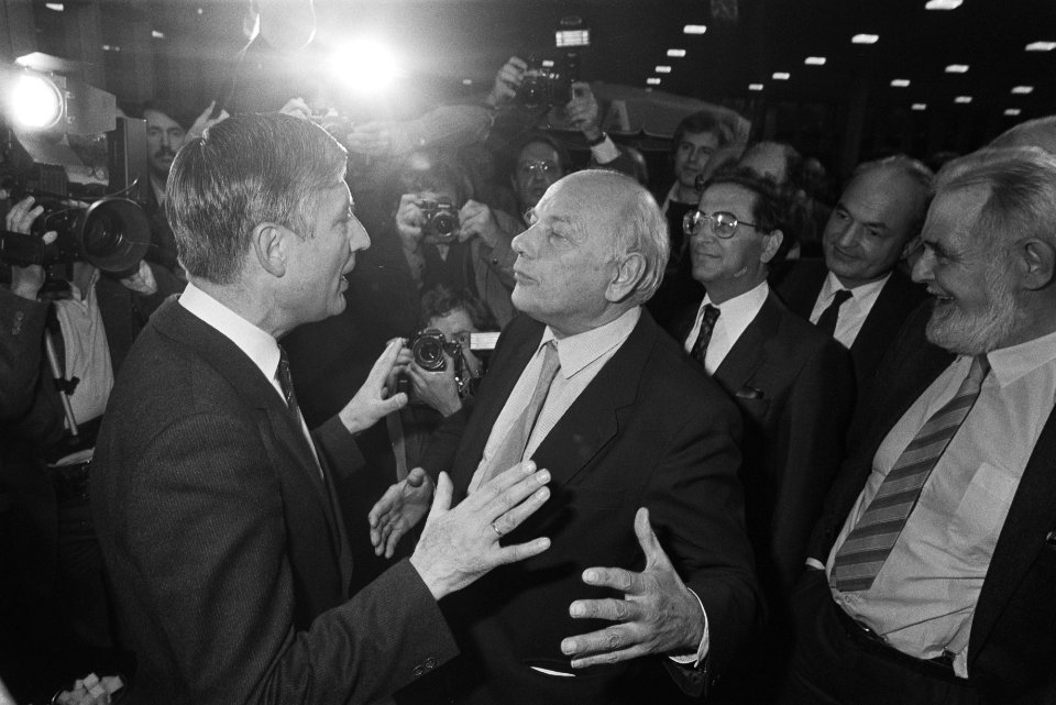 Van Agt (l) en Den Uyl (PVDA), Bestanddeelnr 932-3808