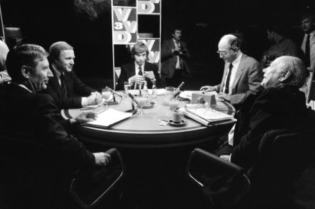 Van links naar rechts Van Agt (CDA) , Terlouw (D66), Nijpels (VVD) , presentato, Bestanddeelnr 932-3154