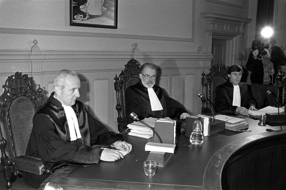 Van links naar rechts rechter mr. E.H. Thijssen, president van de rechtbank mr. , Bestanddeelnr 931-8291