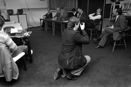 Van links naar rechts trainer Linder, secretaris Westrik, voorzitter Harmsen en , Bestanddeelnr 931-8430