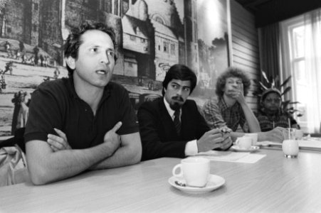Van links naar rechts Ravael Guerra, Miquel Bonia, Guus Watel, Bestanddeelnr 931-7730