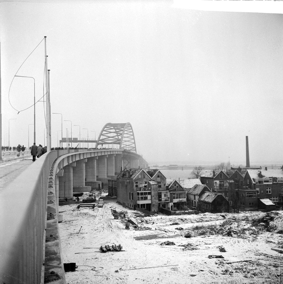 Van Brienenoordbrug open voor wandelaars, Bestanddeelnr 917-4115