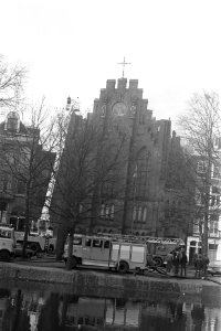 Van Nispenhuis in Amsterdam uitgebrand vooraanzicht tijdens de brand, Bestanddeelnr 929-0053