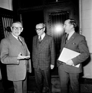 Van links naar rechts Van Boven (NCW), Bartels (VNO) en Van Veen (VNO), Bestanddeelnr 926-8682