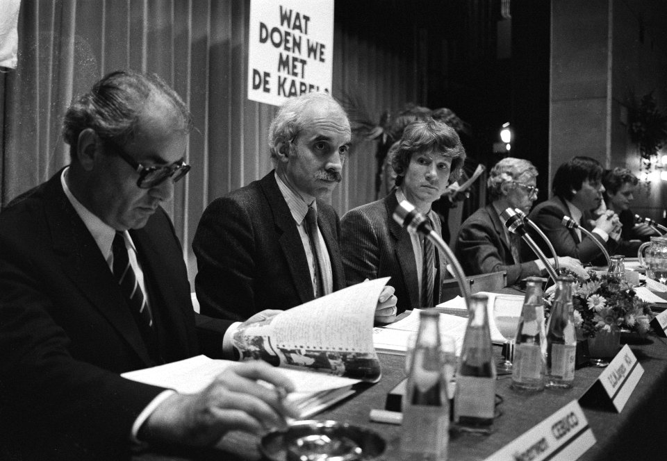 Van links naar rechts Jules van Neerven (directeur Cebuco), NOS-voorzitter Erik , Bestanddeelnr 931-8124