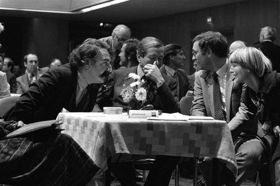 Van links naar rechts Minister Van der Louw (CRM), Prins Claus en ANP-direkteur , Bestanddeelnr 931-8265
