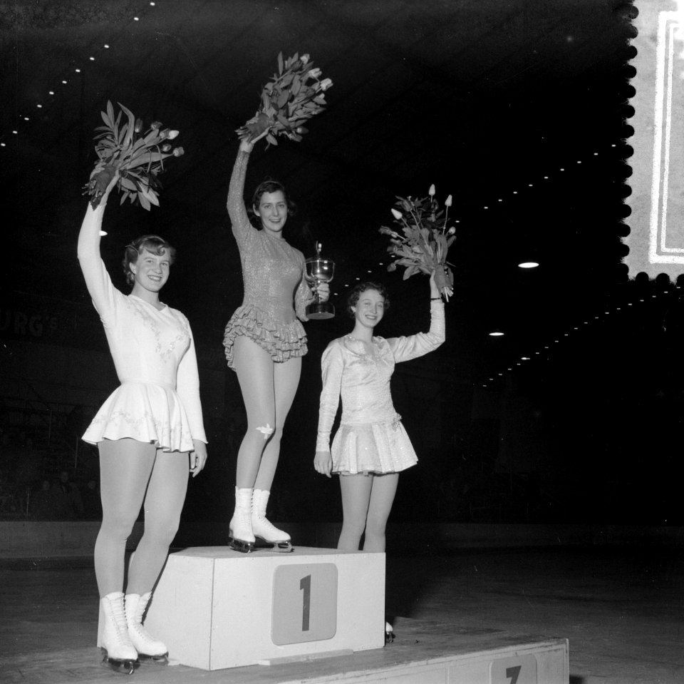 Van links naar rechts Sjoukje Dijkstra (2e), Joan Haanappel (1e), Jeanine Ferir, Bestanddeelnr 909-4184