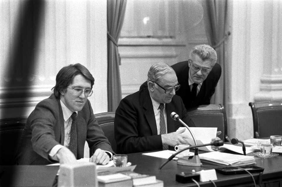 Van links naar rechts staatssecretaris Kombrink (PvdA), minister Van der Stee (F, Bestanddeelnr 931-8488