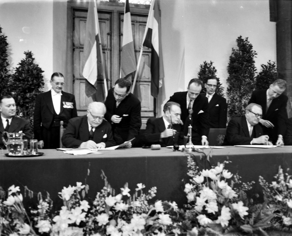 Van links naar rechts Joseph Bech , Dr Drees en Achilk N van Acker, Bestanddeelnr 909-3036