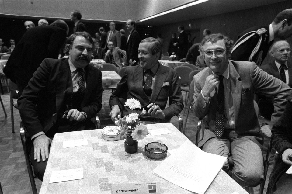 Van links naar rechts Minister Van der Louw (CRM), Prins Claus, ANP-direkteur He, Bestanddeelnr 931-8263