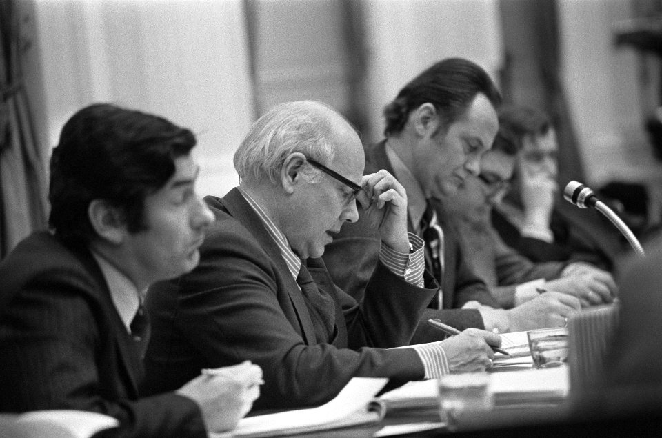 Van links naar rechts minister Lubbers, premier Den Uyl en minister Boersma, Bestanddeelnr 926-8976