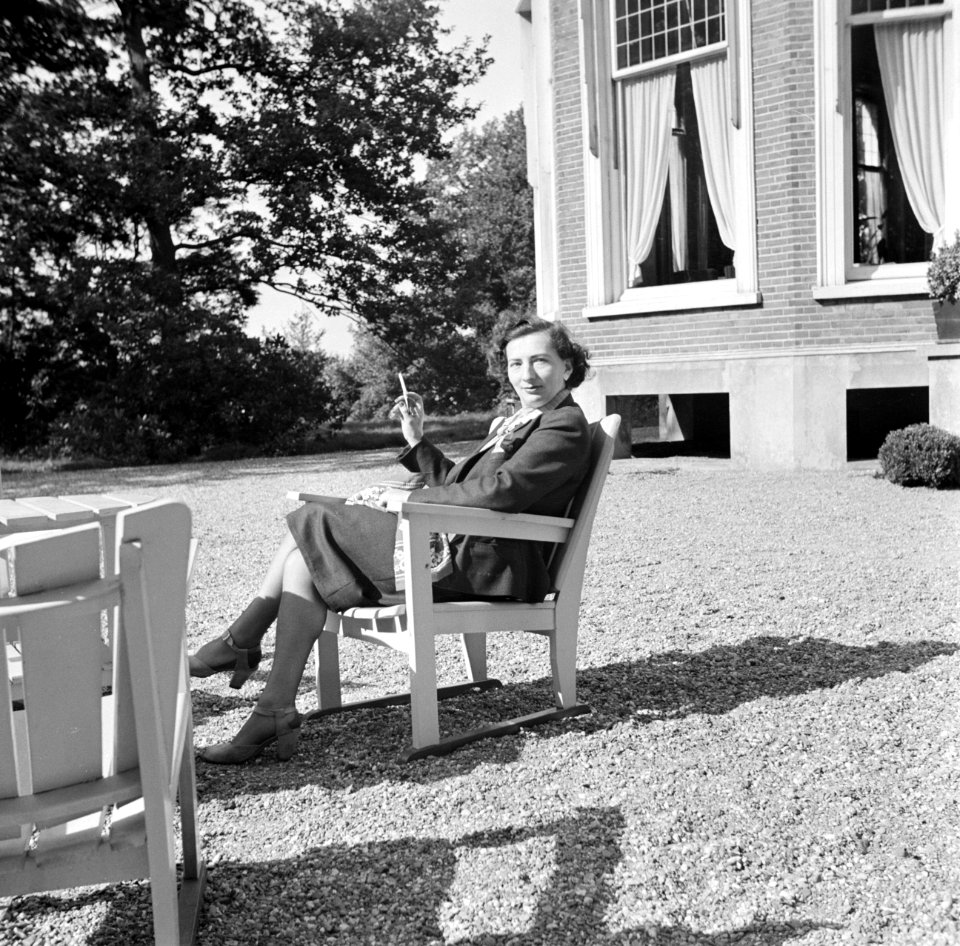 Van de Polls vrouw Hildegard Eschen in Heelsum, Bestanddeelnr 254-1920