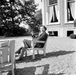 Van de Polls vrouw Hildegard Eschen in Heelsum, Bestanddeelnr 254-1920