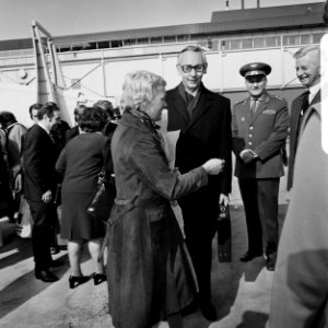 Van der Stoel naar Mouskou vlnr op platfor mevrouw Van der Stoel , mevrouw , Bestanddeelnr 927-1416