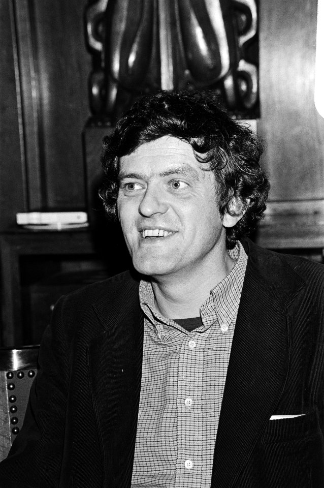 Van der Wall is de opvolger van de afgetreden wethouder van der Velde (CPN), Bestanddeelnr 930-5071