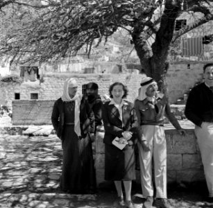 Van de Polls (toekomstige) vrouw Hildegard Eschen in Israël, Bestanddeelnr 254-1927
